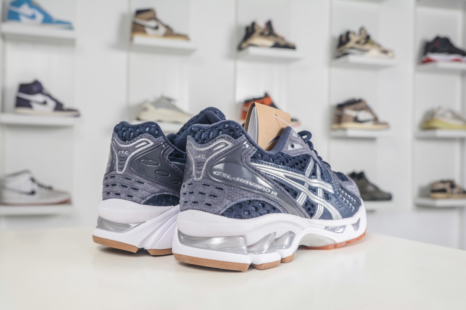 Asics Gel-Kayano 14  亞瑟士運動休閒透氣專業跑鞋
貨號:1203A926 400
尺碼：36 37 37.5 38 39 39.5 40 40.5 41.5 42 42.5 43.5 44 45