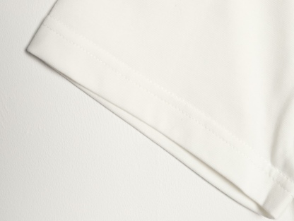 🔝LOUIS VUITTON LV 亮片字母特種刺繡短袖T恤
正品購入，26支雙紗全棉精梳棉220克，1*1索羅娜羅紋280克，特種刺繡，面料酵洗，定制亮片、章仔、商標，合身版型
B Size：S-XL