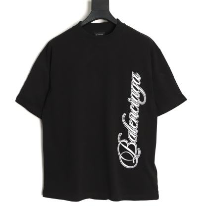 🔝BALENCIAGA巴黎世家BLCG 側邊草體字母短袖T恤
正品購入開發，40支雙紗巴黎棉210克，1*1配套十字羅紋280克，進口刺繡，面料酵洗，定制1：1商標，寬松版型
B Size：S-XL