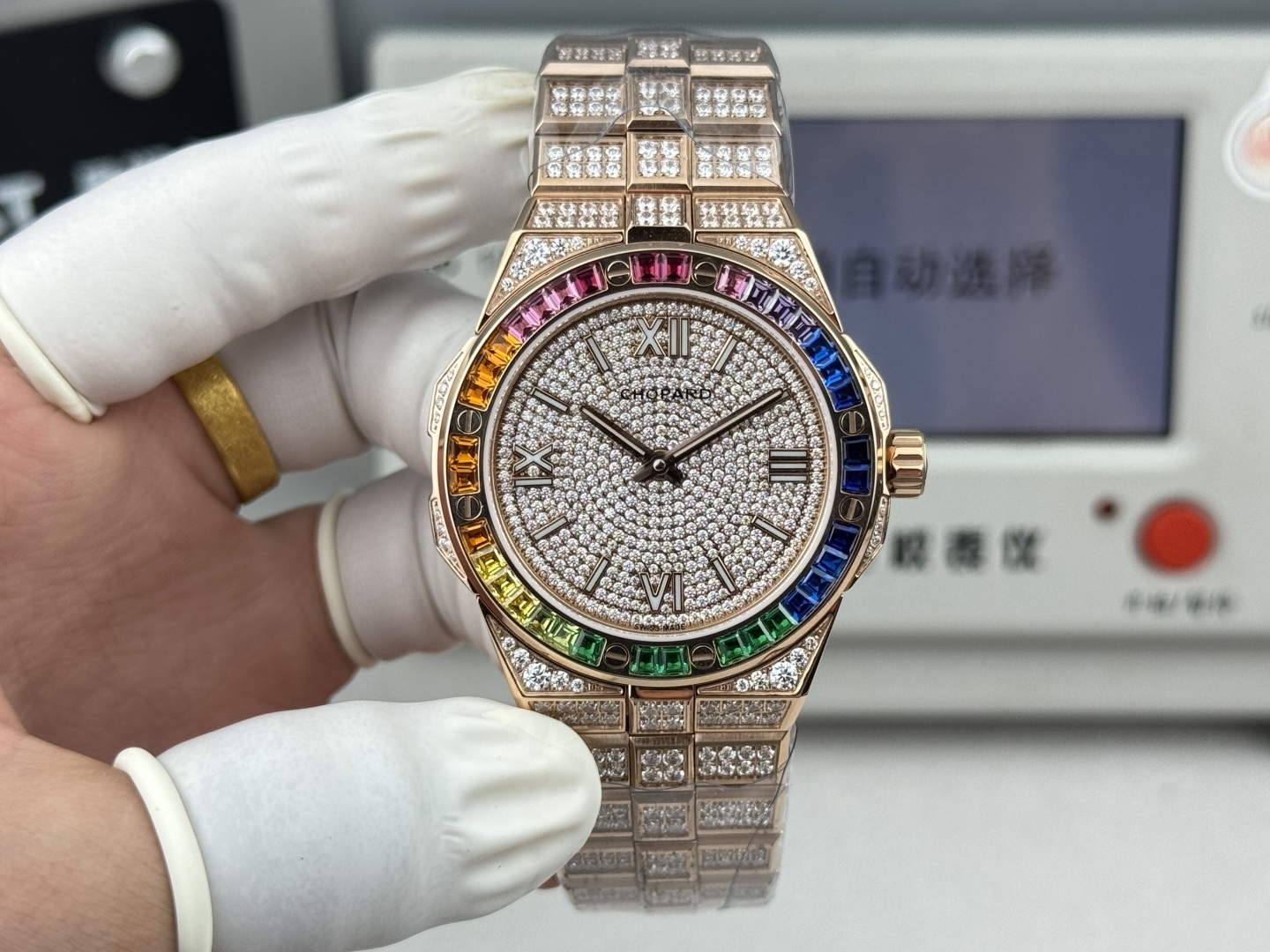 luFactory 獨家力作👍
蕭邦AlpineEagle雪山傲翼系列
🌈彩T鑽🌟變色龍🦎滿天星✨限量款及隱藏款首推
如炬目光，比擬暗夜星芒⛰️於山川湖海間🌊洞見紳士願景與磅礡未來👔
尺寸：原裝一致41mmX9.7mm
機芯：9015改Chopard 01.01-c
錶鏈：獨家原版開模金磚型鏈節一體式錶鏈
岩石紋錶盤，鍍銠羅馬數字，時針及分針時標均覆以Super-LumiNova® X1級螢光塗層
致獻當代“雄鷹”，志存高遠之人在日常生活中超邁群倫，其視野啓迪人心、昇華情志。憑借遠見和