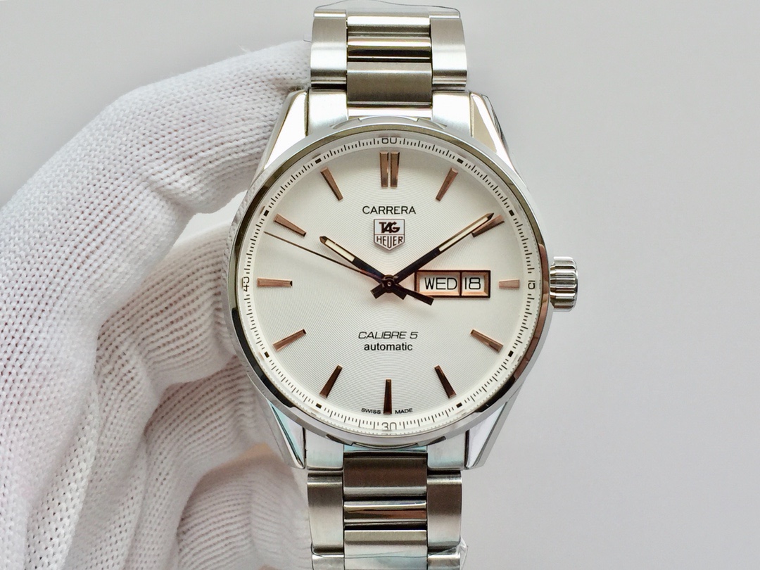 TAG泰格豪雅 卡萊拉系列WAR201A.FC6266 商務休閒款 中英文雙歷腕表 41毫米直徑 搭載2836 自動機械機芯 316L精鋼可配真皮錶帶 原裝折疊扣。