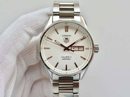 TAG泰格豪雅 卡萊拉系列WAR201A.FC6266 商務休閒款 中英文雙歷腕表 41毫米直徑 搭載2836 自動機械機芯 316L精鋼可配真皮錶帶 原裝折疊扣。