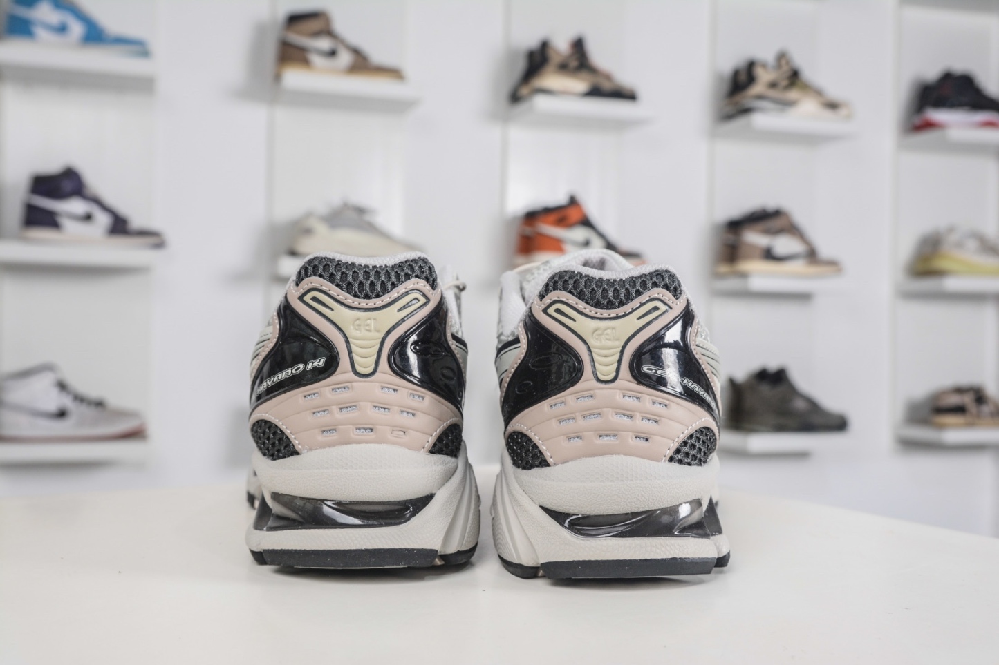 Asics Gel-Kayano 14  亚瑟士运动休闲透气专业跑鞋 
货号:1203A549 021
尺码：36 37 37.5 38 39 39.5 40 40.5 41.5 42 42.5 43.5 44 45