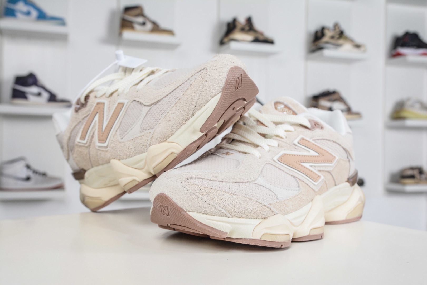新百倫New Balance NB9060 米色 U9060CCB 
Size：36 37 37.5 38 38.5 39 40 40.5 41 42 42.5 43 44 45 45.5 46.5