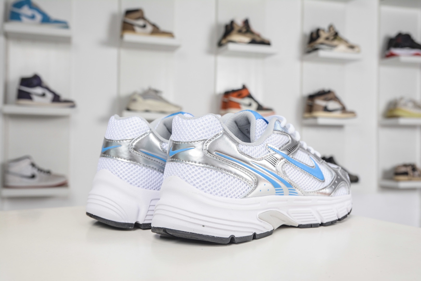 NK Air Zoom Vomero 20 經典復古潮流運動跑鞋 
貨號：HM9149 101
SIZE：36 36.5 37.5 38 38.5 39 40 40.5 41 42 42.5 43 44 45