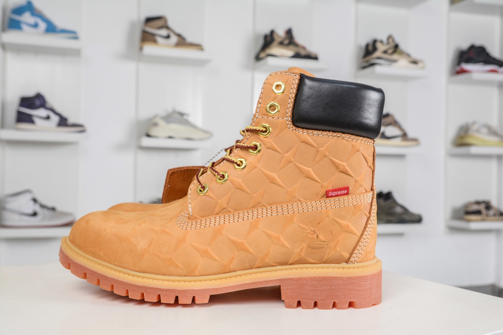 Supreme x Timberland 6 Inch Leather Boots"Black"添柏嵐經典戶外 
貨號: TB 010061 713
尺碼 39 39.5 40 41 41.5 42 43 44 45