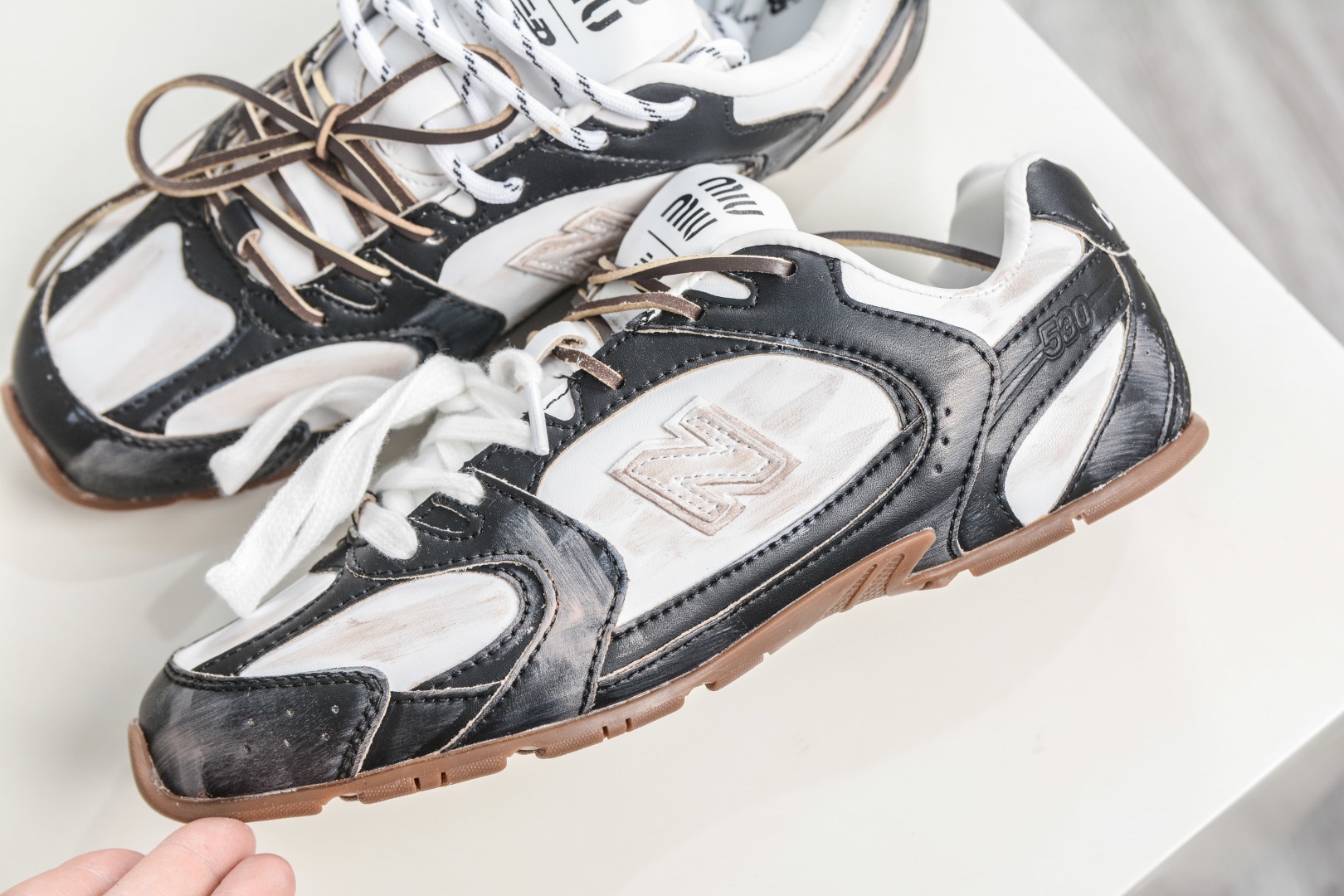 Miu Miu x New Balance聯名款運動鞋 New Balance 530 學院少女風 
尺碼：36 37 37.5 38 38.5 39.5 40 40.5 41.5 42 42.5 43 44 44.5 45