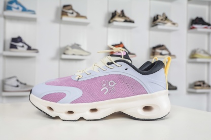 LOEWE羅意威 x ON昂跑 聯名款 Cloudsolo 
貨號: 3WF30600665
尺碼：36 36.5 37 37.5 38 38.5 39 40 40.5 41 42 42.5 43 44 44.5 45 46（真半碼）（⚠️袋子丟失扣10）