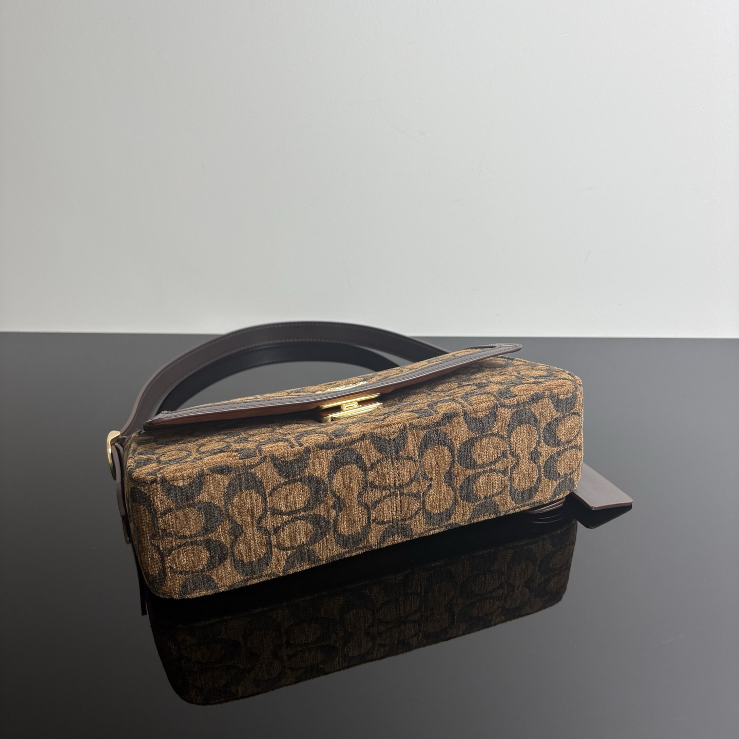 
【新品】COACH/蔻馳奧萊女士ETTA25號翻蓋單肩包腋下包高級通勤 CCV65尺寸25*13.5*6