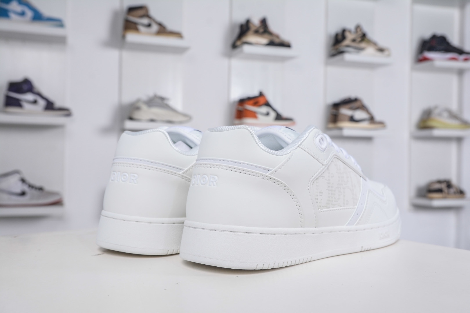 迪奧/Dior B27 Oblique Galaxy Low Top Sneakers B27系列低幫復古真皮百搭運動休閒板鞋 
貨號：3SN272ZIR16536
尺碼：38 39 40 41 42 43 44 45 46