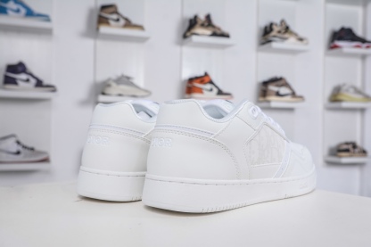 迪奧/Dior B27 Oblique Galaxy Low Top Sneakers B27系列低幫復古真皮百搭運動休閒板鞋 
貨號：3SN272ZIR16536
尺碼：38 39 40 41 42 43 44 45 46