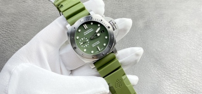 （嚴選）沛納海 PAM1055 42MM 綠海魂—PAM961弟弟。適合亞洲人手腕的腕表，男女可佩戴！沛納海史上第一枚42MM綠盤，還有VS定制與正品一致的綠日曆。出貨實拍
