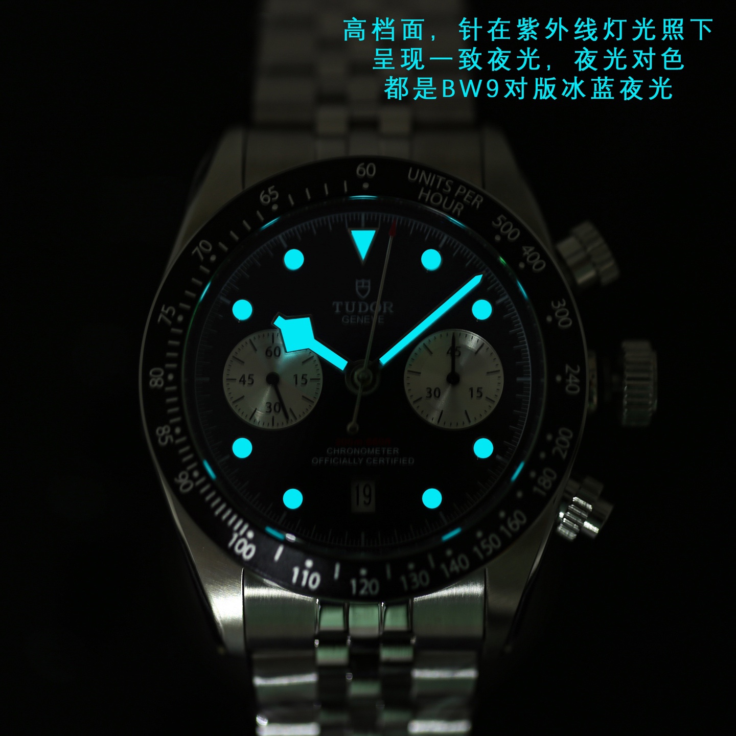ZF新品—V2版本，帝舵全新碧灣計時型(Tudor ，腕表⌚️編碼40115K9，BlackBayChrono)腕表—經典元素與現代創新的精妙平衡,是真正意義上的“帝舵畢業款”。
🔥亮點🔥ZF是市場唯一一家日曆對版的廠家，日曆窗尺寸，日曆數字的字體和大小均與正品一致。
【表殼】ZF正品1:1開模41MM直徑採用316L精鋼表殼，表面拉絲和拋光工藝交交替處理，抗划痕性強，質感十足。配備起高工藝的黑色陽極氧化鋁測速計字外圈，旋入式表冠和密閉式底蓋，賦予腕表200米防水。
【錶盤】獨具匠心的錶盤設計
