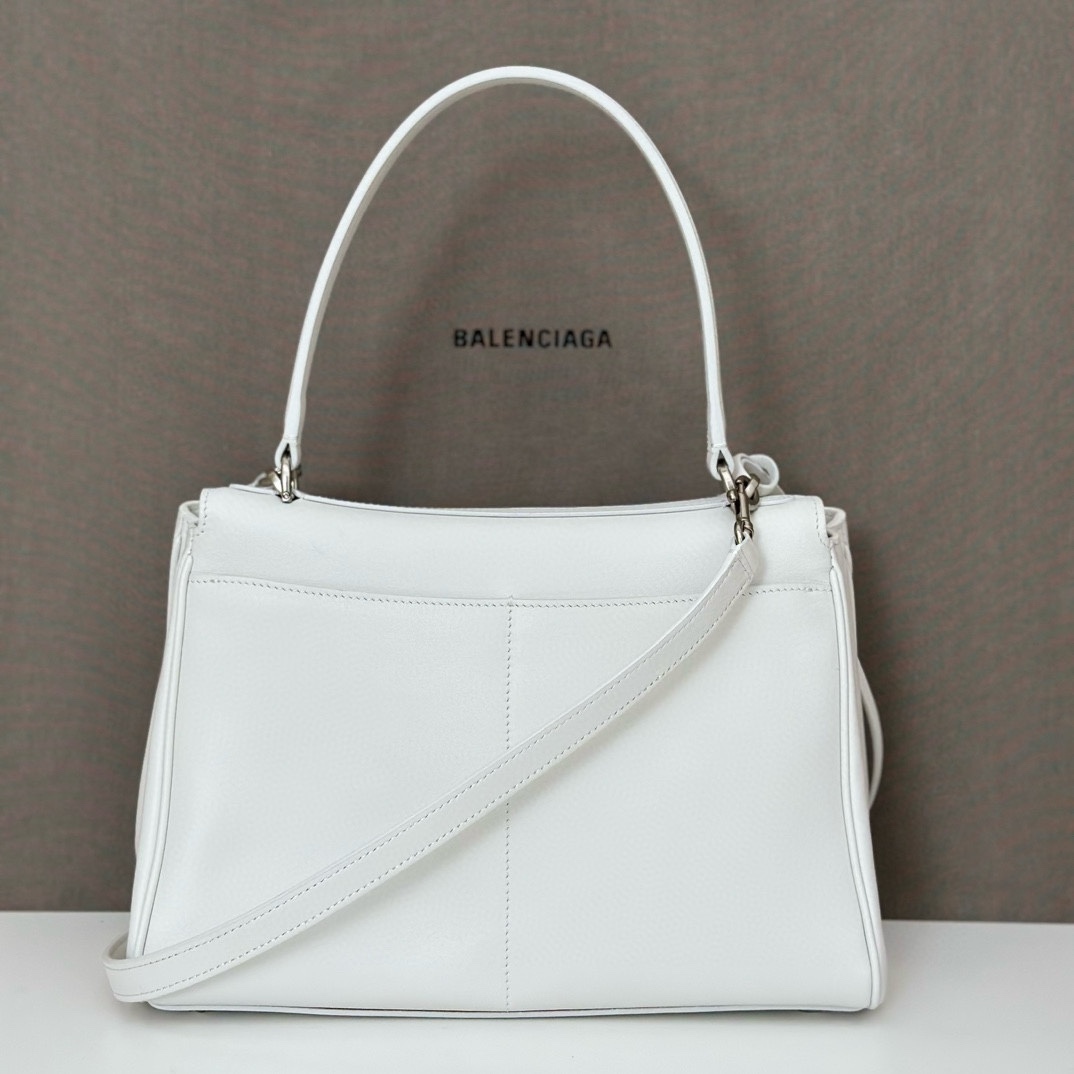 巴黎世家𝗕𝗮𝗹𝗲𝗻𝗰𝗶𝗮𝗴𝗮 💚💚出貨了！
款號：789779
尺寸：28.9×20×9.9cm