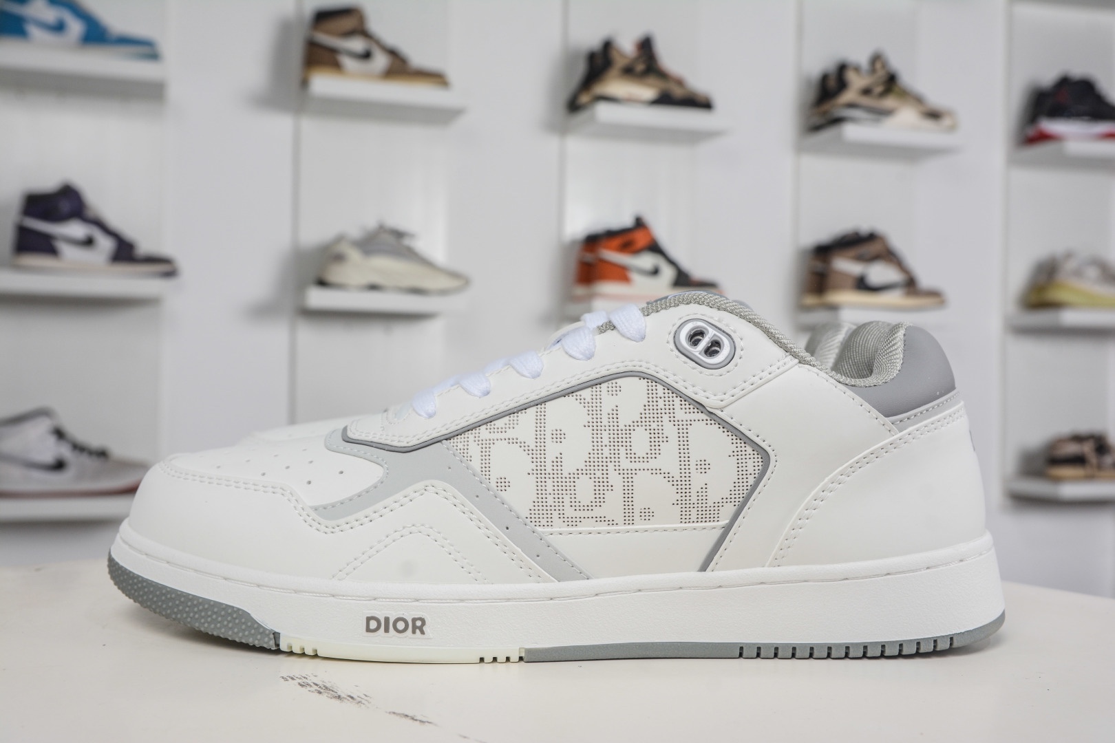 迪奧/Dior B27 Oblique Galaxy Low Top Sneakers B27系列低幫復古真皮百搭運動休閒板鞋 
貨號：3SN272ZIR16536
尺碼：38 39 40 41 42 43 44 45 46