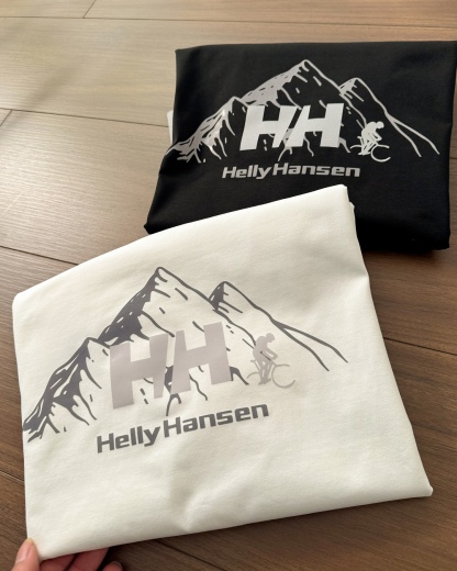 春季新款HH海麗漢森戶外必備休閒長袖T恤！
高品質面料製成的圓領長袖 ，面料整體輕量 質感 棉感速乾型面料  讓衣服更有立體感 活動時背部肩部超自在 沒有緊繃感 高舒適度 讓運動更加自如！運動版型 適合單穿或者內搭穿著！單穿簡約乾淨，疊穿非常有時尚感！四面高彈！無拘無束

顏色：黑色 白色。尺碼：m~3xl

尺碼 衣長 胸圍 袖長 建議身高 建議體重	
M 67 102 60 165-170CM 115-130斤	
L 69 106 62 170-175CM 130-145斤	
XL 71