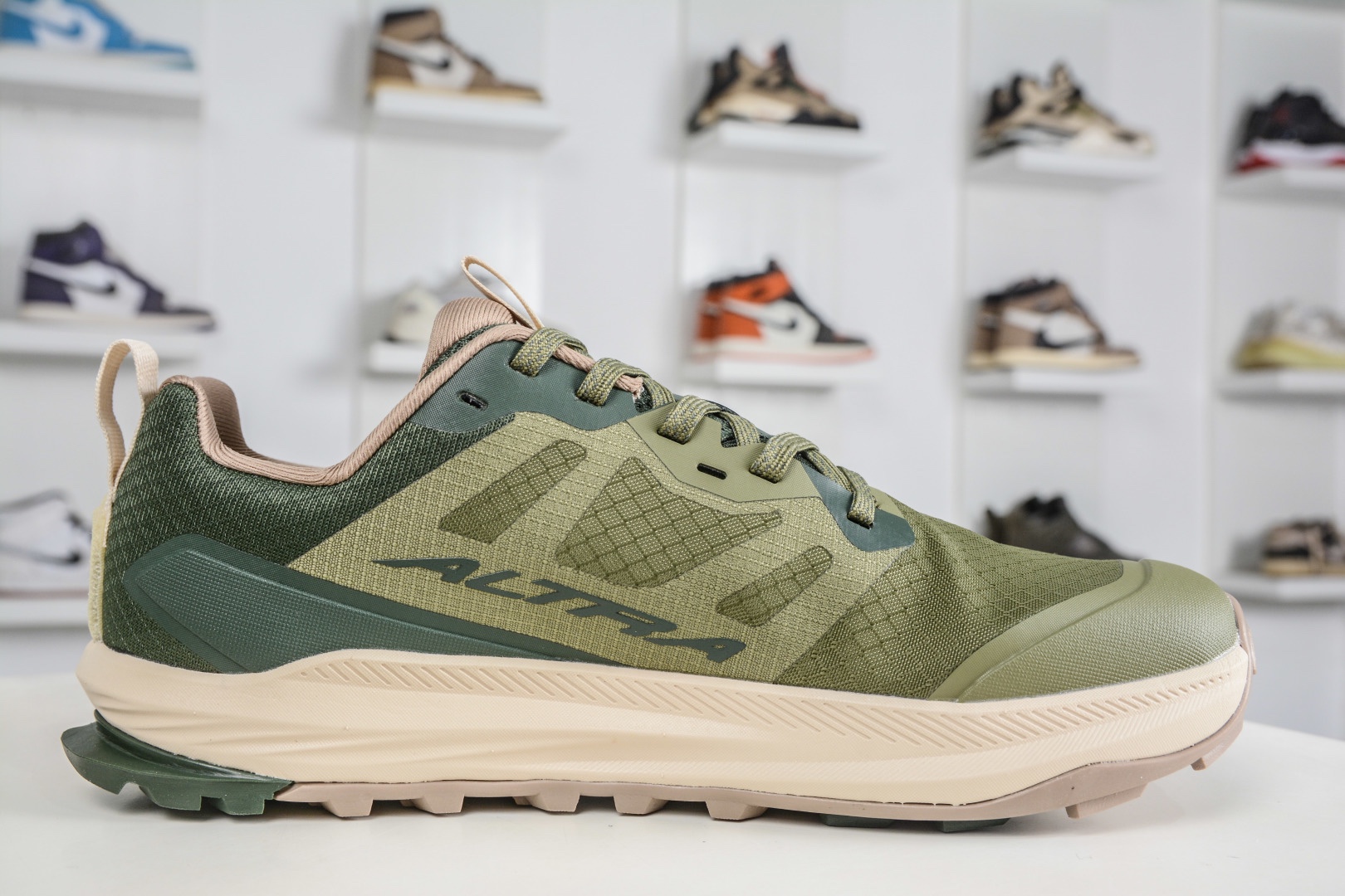 Altra Altra Lone Peak 9 奧創奧林匹斯9代 綠色 舒適百搭防滑耐磨低幫戶外跑步鞋 
貨號：AL0A85RG330
SIZE：39 40 40.5 41 42 42.5 43 44 44.5 45