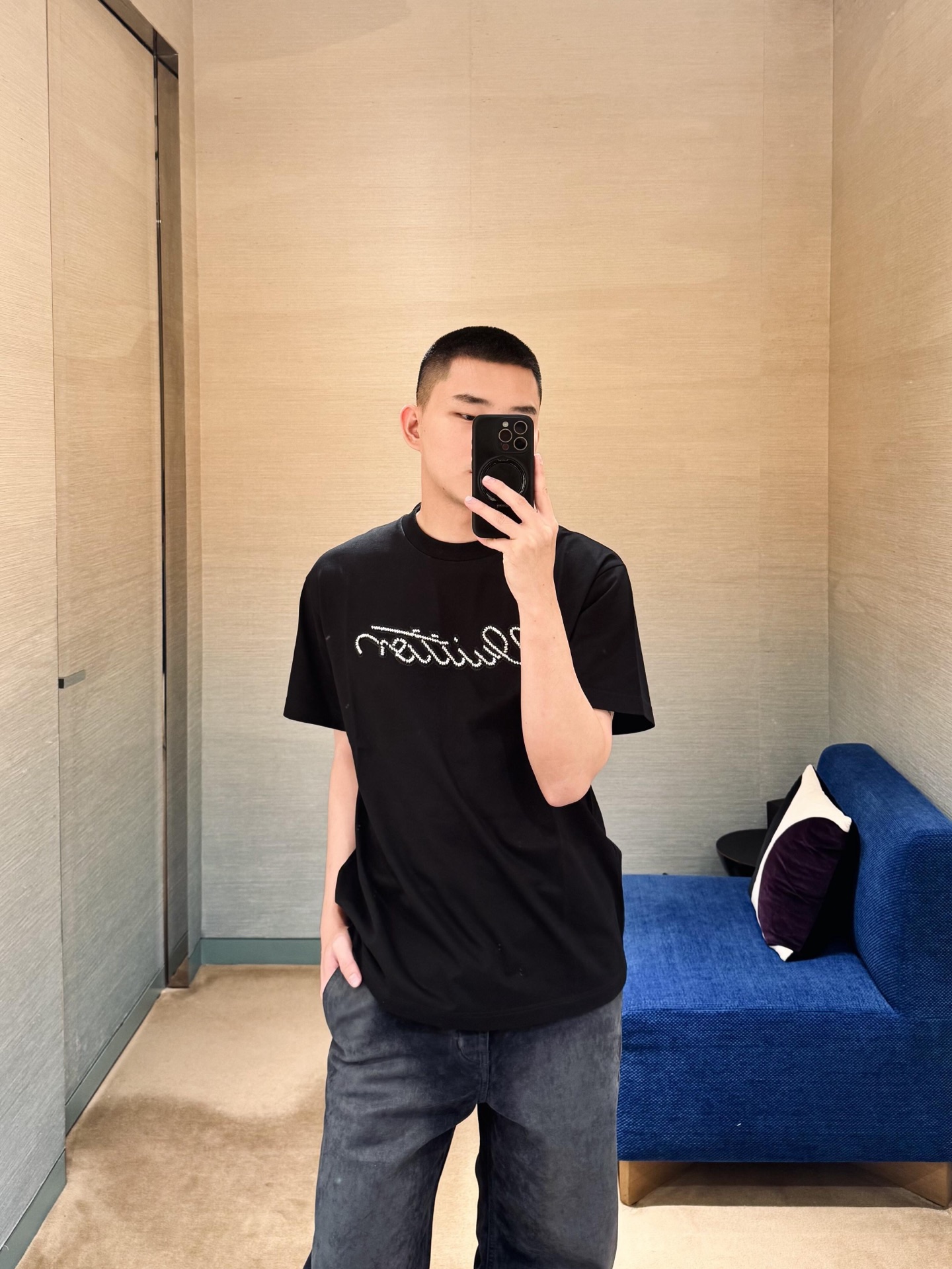 🔝LOUIS VUITTON LV 串珠刺繡標識短袖T恤
正品10400購入，32支緊密精梳棉，配套1*1羅紋，毛料酵洗，進口刺繡，定制1：1繡珠繡片，定制1：1商標，寬松版型
A Size：S-XL