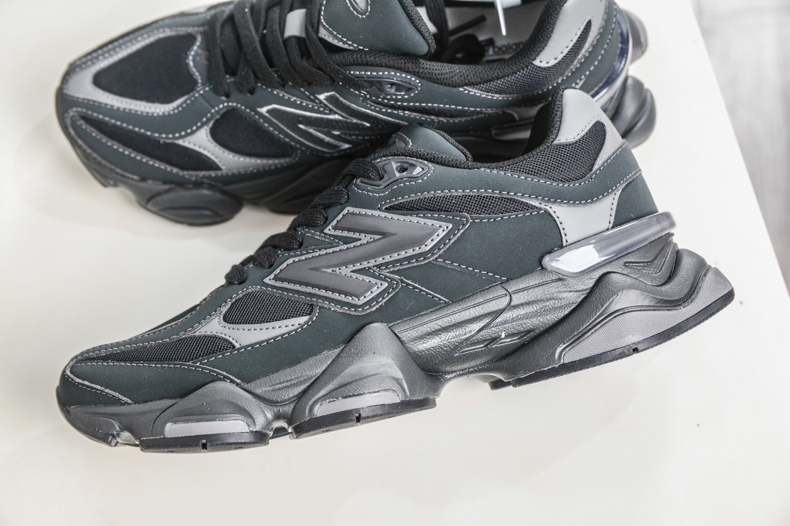 新百倫New Balance NB9060 黑灰 U906079E 
Size：36 37 37.5 38 38.5 39 40 40.5 41 42 42.5 43 44 45 45.5 46.5