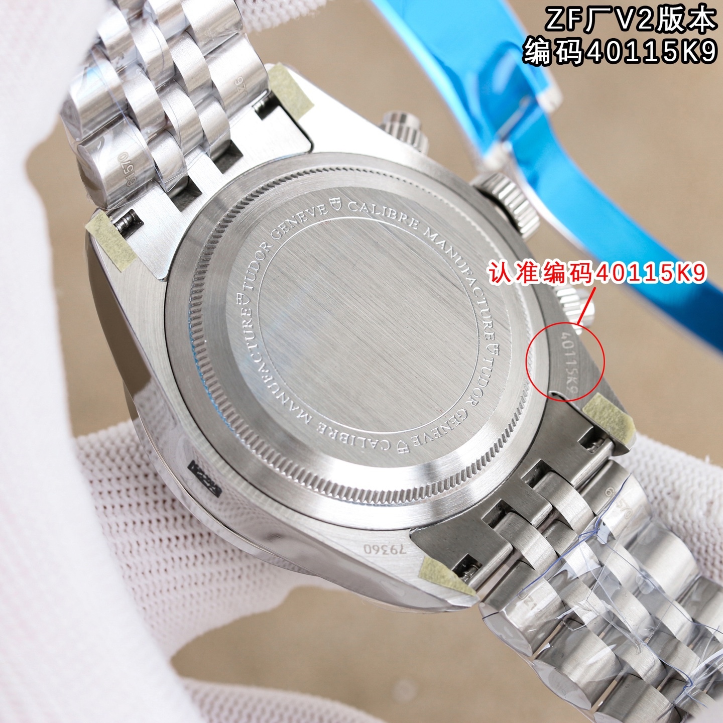 ZF新品—V2版本，帝舵全新碧灣計時型(Tudor ，腕表⌚️編碼40115K9，BlackBayChrono)腕表—經典元素與現代創新的精妙平衡,是真正意義上的“帝舵畢業款”。
🔥亮點🔥ZF是市場唯一一家日曆對版的廠家，日曆窗尺寸，日曆數字的字體和大小均與正品一致。
【表殼】ZF正品1:1開模41MM直徑採用316L精鋼表殼，表面拉絲和拋光工藝交交替處理，抗划痕性強，質感十足。配備起高工藝的黑色陽極氧化鋁測速計字外圈，旋入式表冠和密閉式底蓋，賦予腕表200米防水。
【錶盤】獨具匠心的錶盤設計
