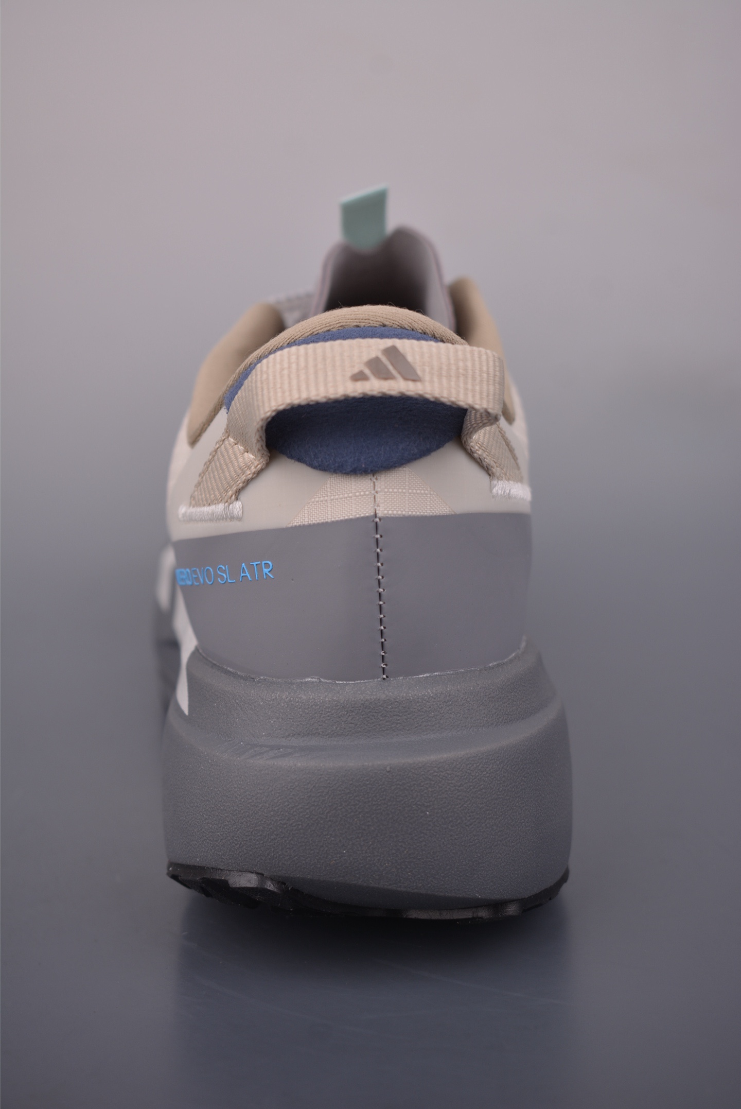 Adidas Adizero Evo SL ATR M
阿迪超輕透氣緩震跑鞋 
官方貨號: KK03092332
尺碼：36 36.5 37 38 38.5 39 40 40.5 41 42 42.5 43 44 44.5 45 46
