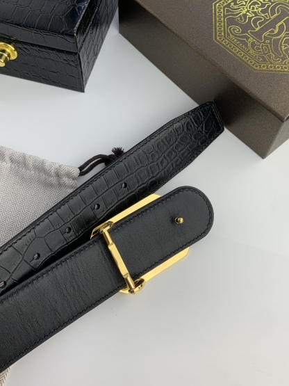 【史蒂芬】原版鰐魚紋牛皮腰帶，搭配新款不鏽鋼鷹頭扣，寬度3.8cm，雙面可用，無夾層，長度不可調節，需要選擇合適的尺碼。具有獨特吸引力！