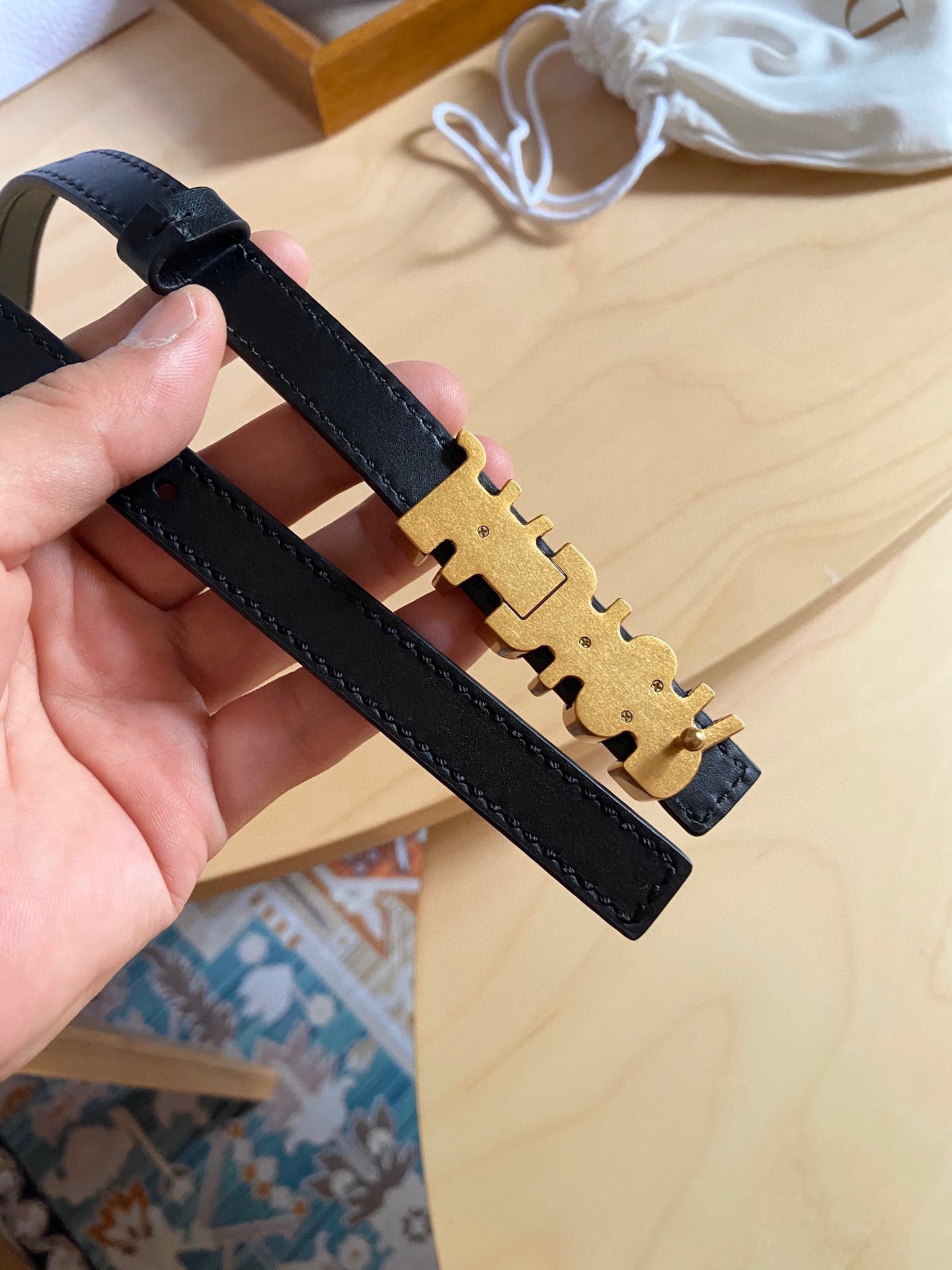 迪奧 女款腰帶，寬：1.5cm ，帶身雙面採用原版皮製作，與包包同系列 配仿古銅金屬扣頭，時尚俏皮，女神必備