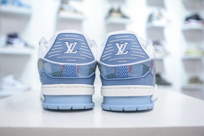 Louis Vuitton Trainer lv時裝走秀運動鞋 
尺碼：36 37 38 39 40 41 42 43 44 45 46