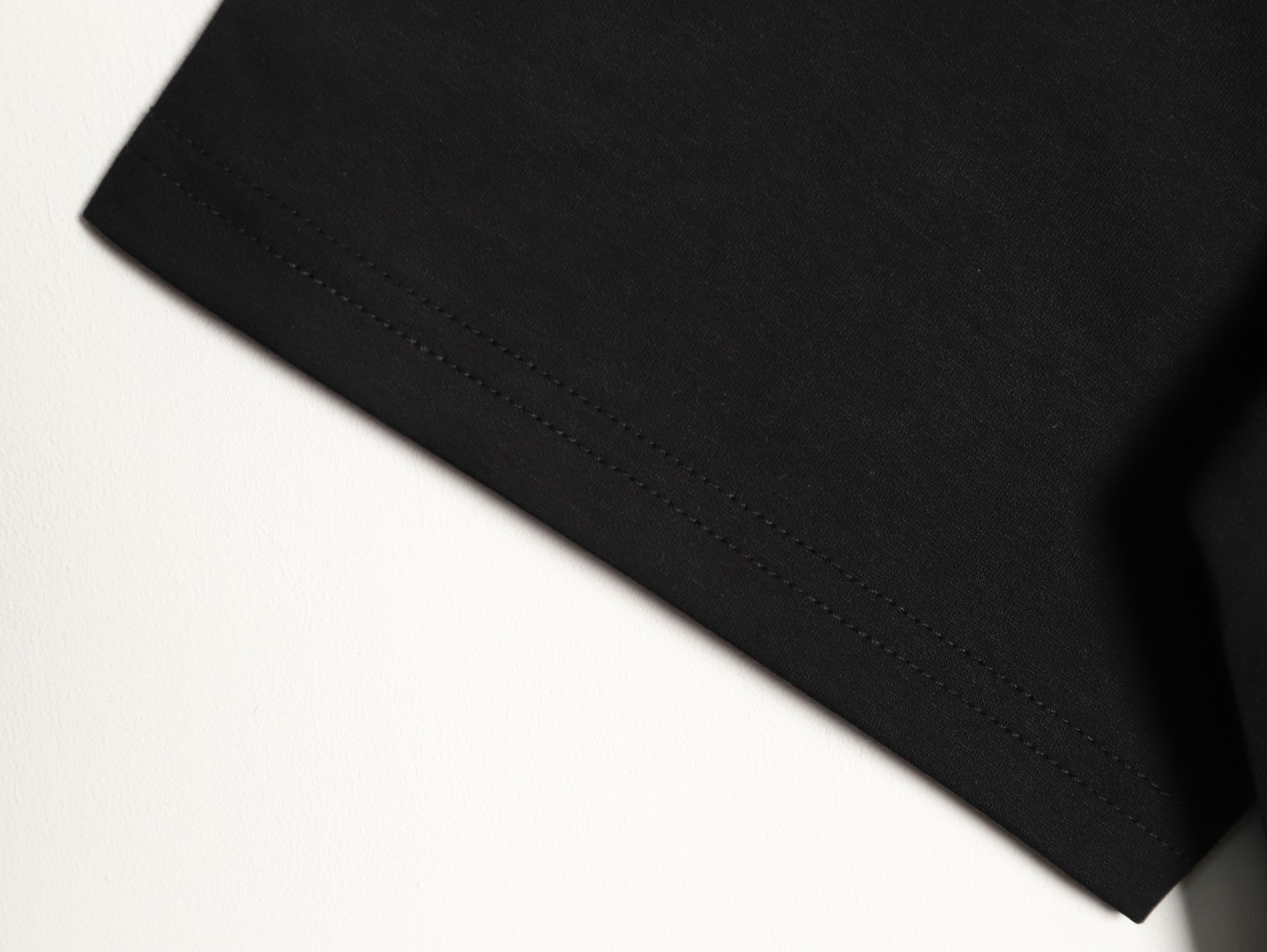 🔝HERMES愛瑪仕 真皮H字貼片短袖T恤
正品購入，21支洗後維斯棉190克，1*1羅紋230克，面料拼接，模板刺繡，定制1：1真皮皮標，定制1：1商標，寬松版型
B Size：S-XL