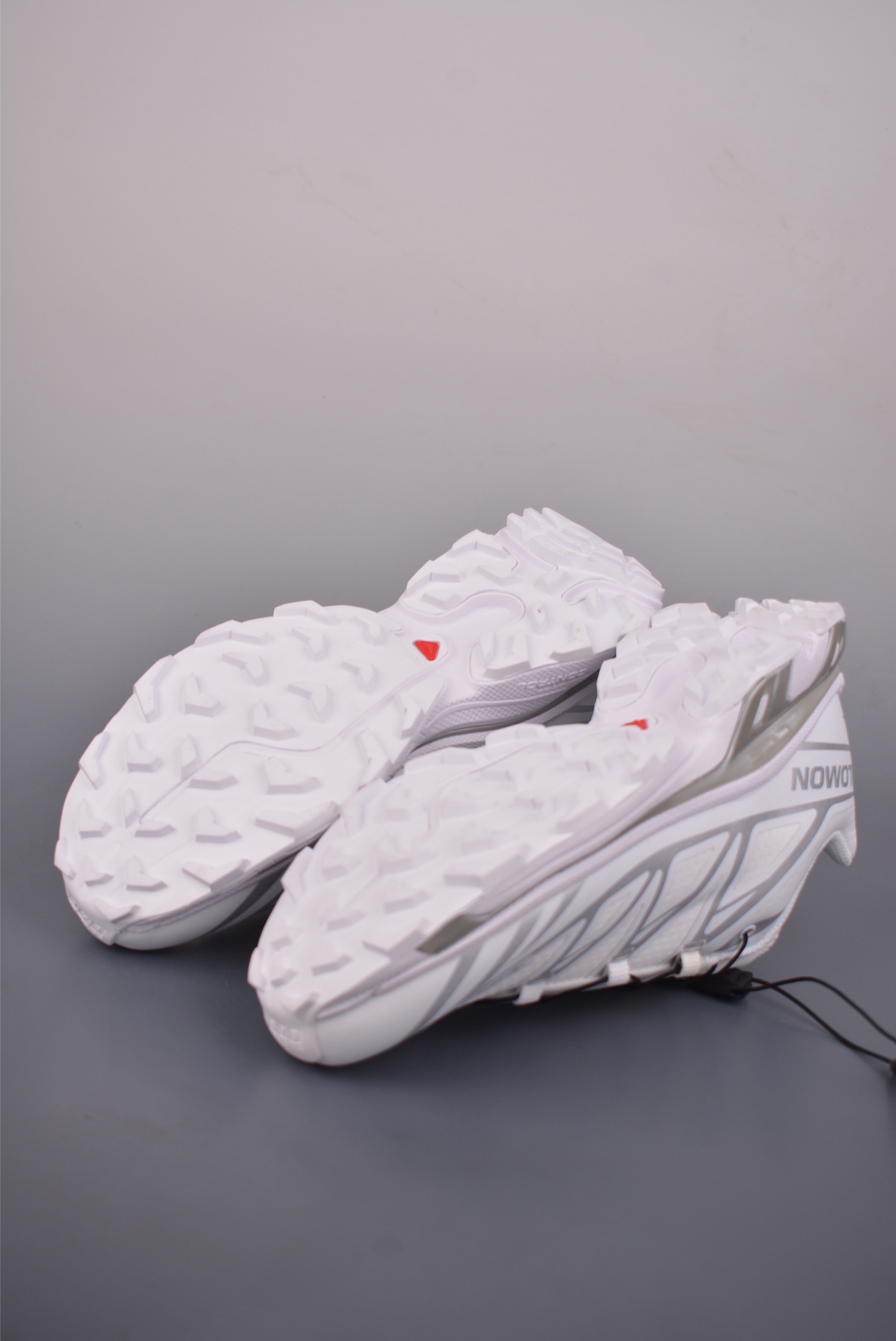 薩洛蒙 Salomon XT-6 
薩洛蒙復古潮流戶外機能登山跑鞋
官方貨號: 475811 
尺碼：36 36.5 37.5 38 38.5 39 40 40.5 41 42 42.5 43 44 44.5 45
