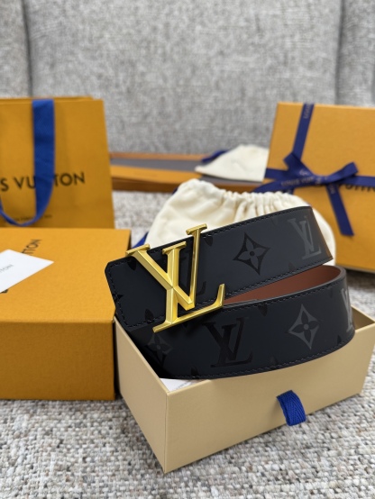 
Louis Vuitton LV腰带 丝印系列 原厂五金 精致手工绘边 柔软舒适 宽4.0