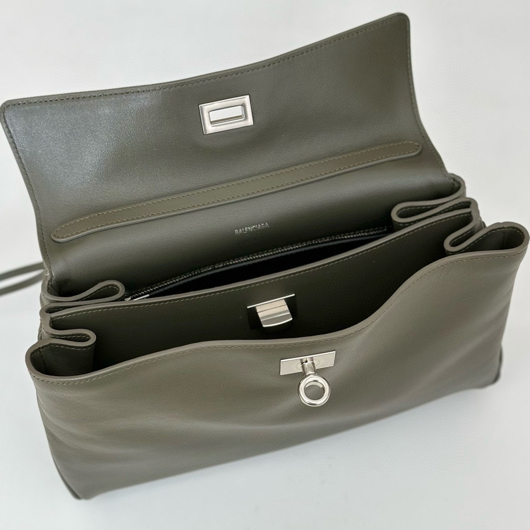 巴黎世家𝗕𝗮𝗹𝗲𝗻𝗰𝗶𝗮𝗴𝗮 💚💚出貨了！
款號：789779
尺寸：28.9×20×9.9cm