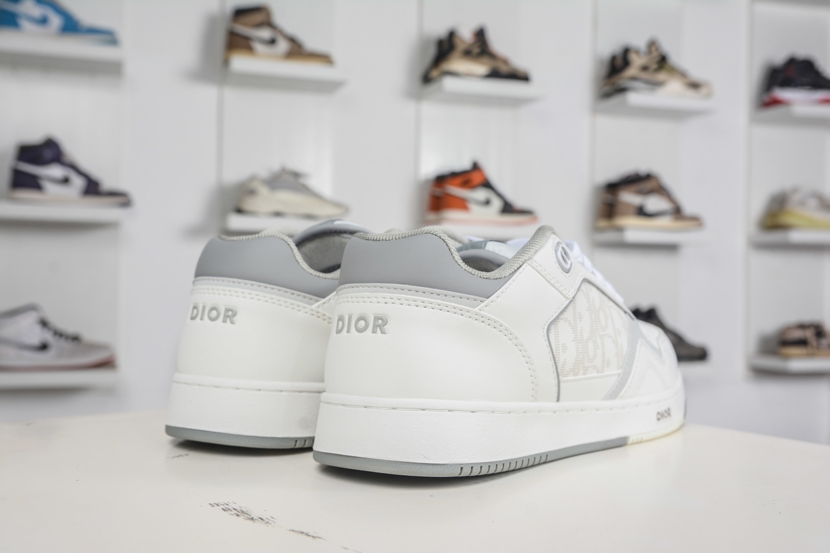 迪奧/Dior B27 Oblique Galaxy Low Top Sneakers B27系列低幫復古真皮百搭運動休閒板鞋 
貨號：3SN272ZIR16536
尺碼：38 39 40 41 42 43 44 45 46