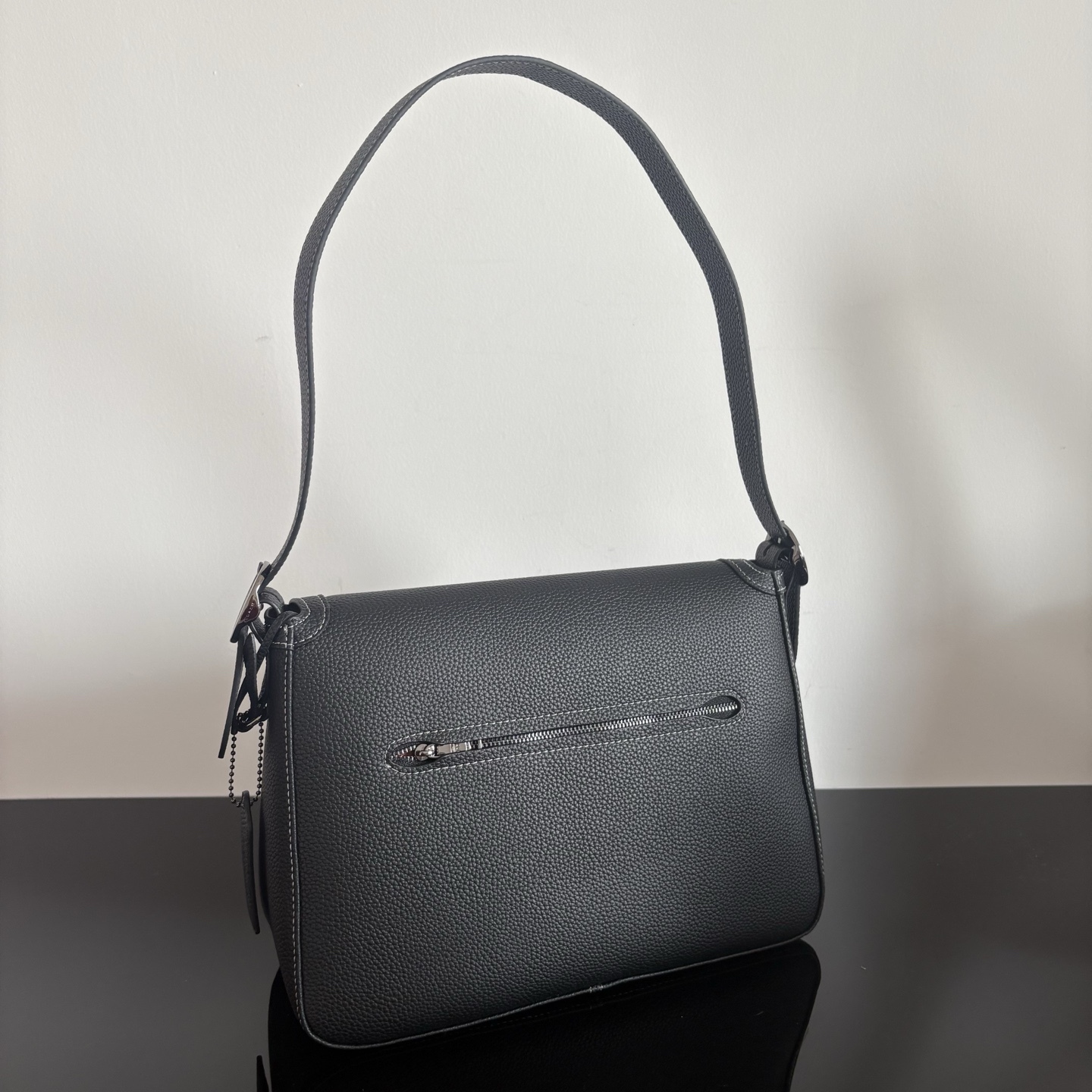 
[新品]COACH/蔻馳奧萊女士ETTA 29號翻蓋單肩包腋下包 CCE56 29*21*12