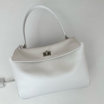 巴黎世家𝗕𝗮𝗹𝗲𝗻𝗰𝗶𝗮𝗴𝗮 💚💚出貨了！
款號：789779
尺寸：28.9×20×9.9cm