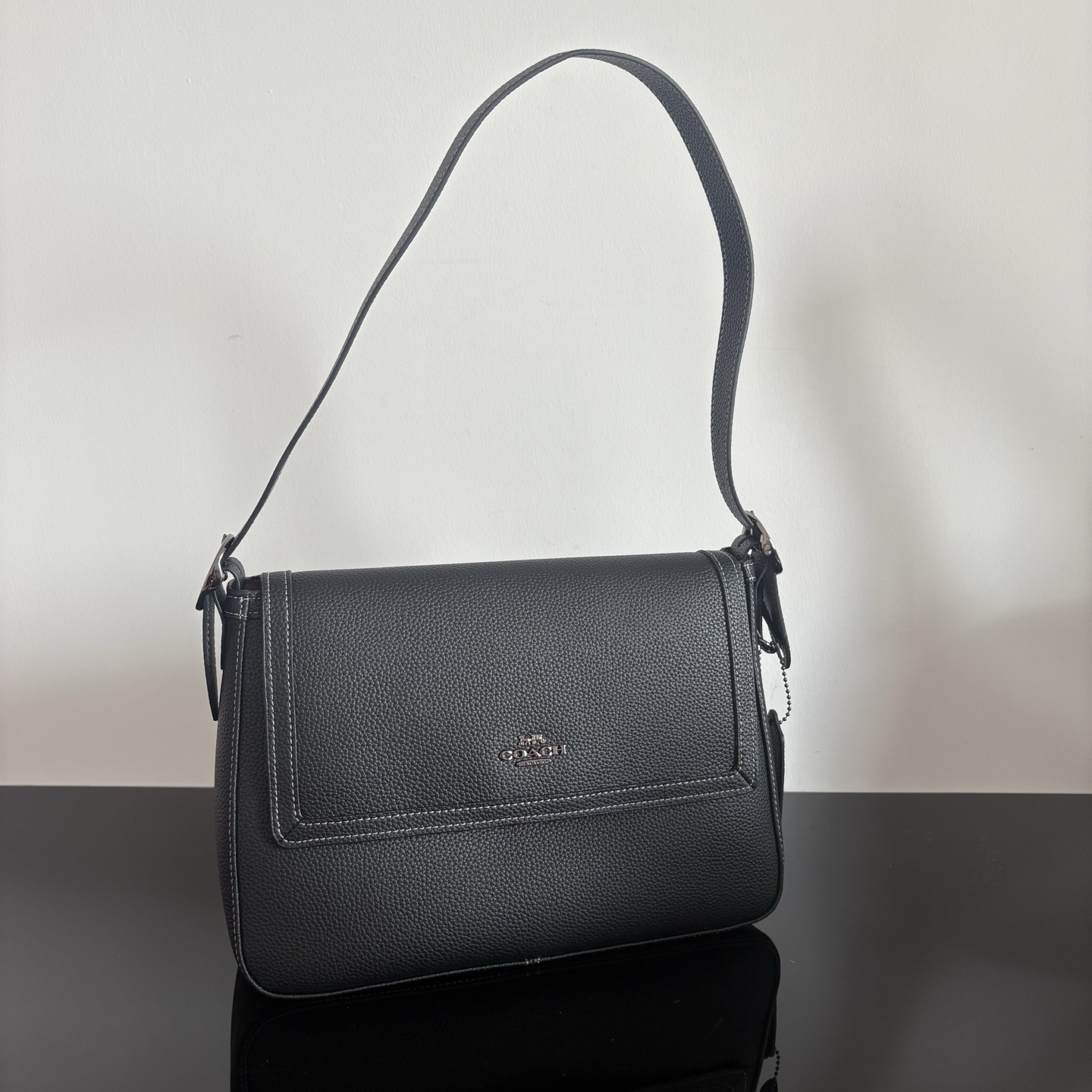 
[新品]COACH/蔻馳奧萊女士ETTA 29號翻蓋單肩包腋下包 CCE56 29*21*12