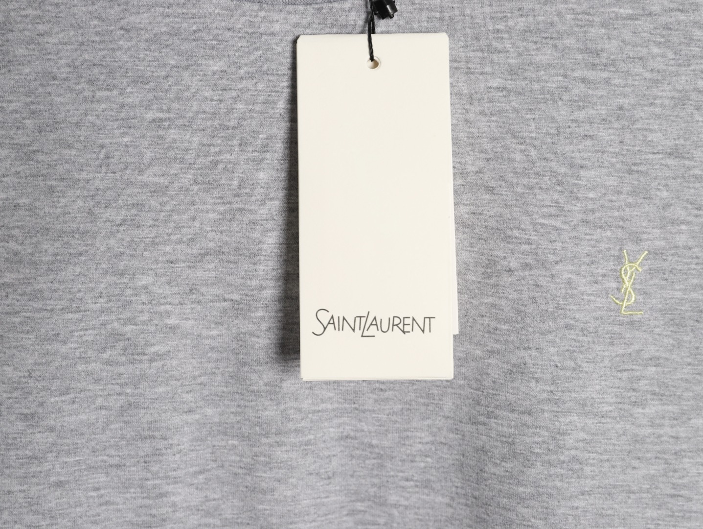 🔝SAINT LAURENT聖羅蘭SLP 小標純色徽標短袖T恤
正品購入開發，50支雙股精品賽爾棉170克，1*1拉架羅紋280克，進口刺繡，面料酵洗，定制1：1商標，寬松版型
B Size：S-XL
