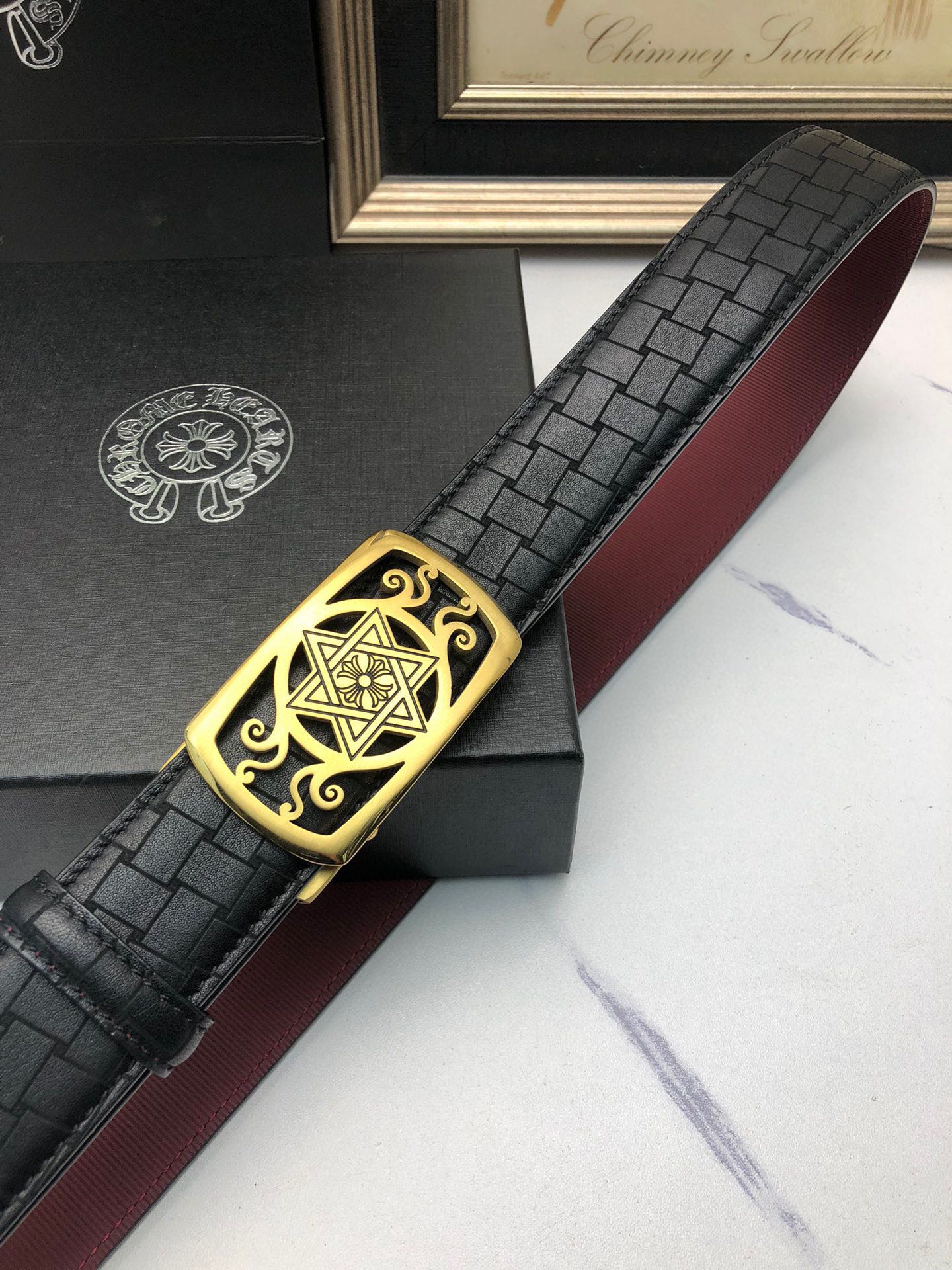 克羅星：原單頭層牛皮燙印花紋面，內襯頭層小牛皮底，搭配原單自動扣，可裁剪的自動帶，此款腰帶面雙採用意大利原定廠制進口牛皮帶身 ，對專版櫃足寬3.5