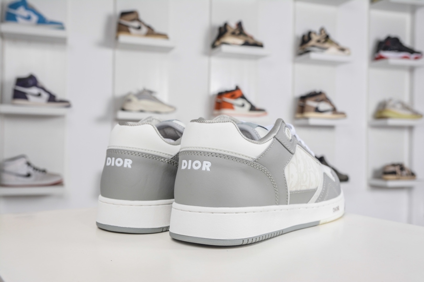迪奧/Dior B27 Oblique Galaxy Low Top Sneakers B27系列低幫復古真皮百搭運動休閒板鞋 
貨號：3SN272ZIR16536
尺碼：38 39 40 41 42 43 44 45 46