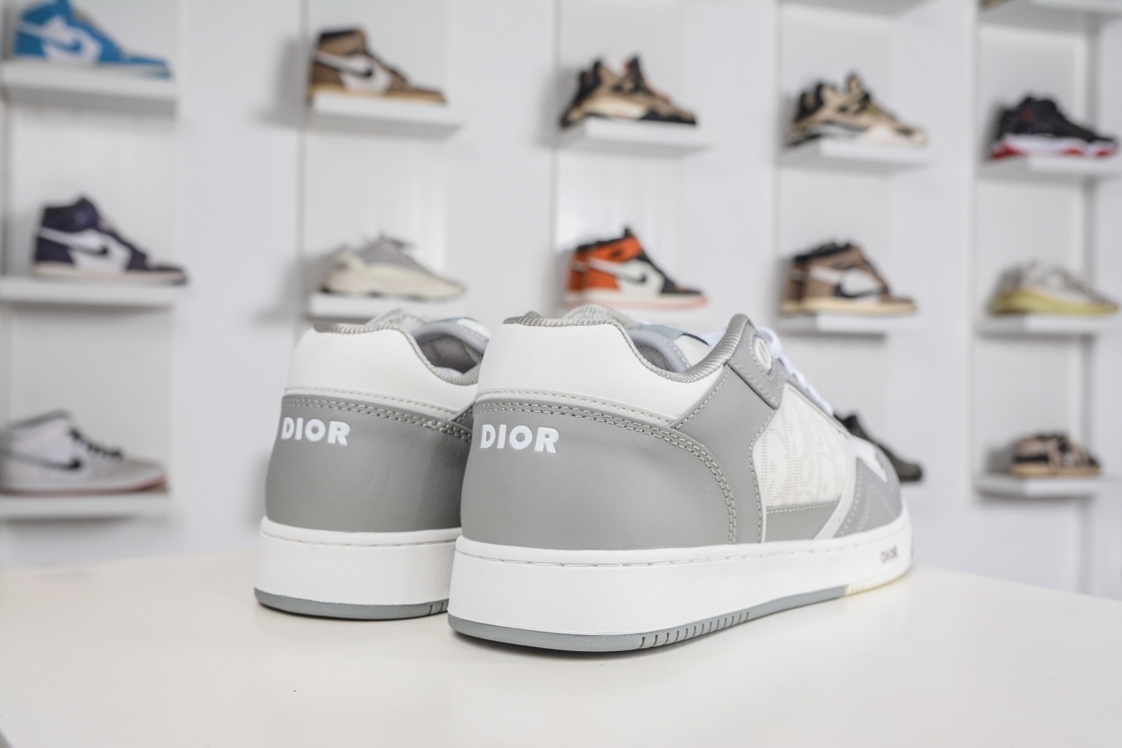 迪奧/Dior B27 Oblique Galaxy Low Top Sneakers B27系列低幫復古真皮百搭運動休閒板鞋 
貨號：3SN272ZIR16536
尺碼：38 39 40 41 42 43 44 45 46