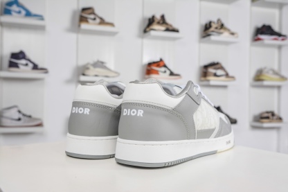 迪奧/Dior B27 Oblique Galaxy Low Top Sneakers B27系列低幫復古真皮百搭運動休閒板鞋 
貨號：3SN272ZIR16536
尺碼：38 39 40 41 42 43 44 45 46