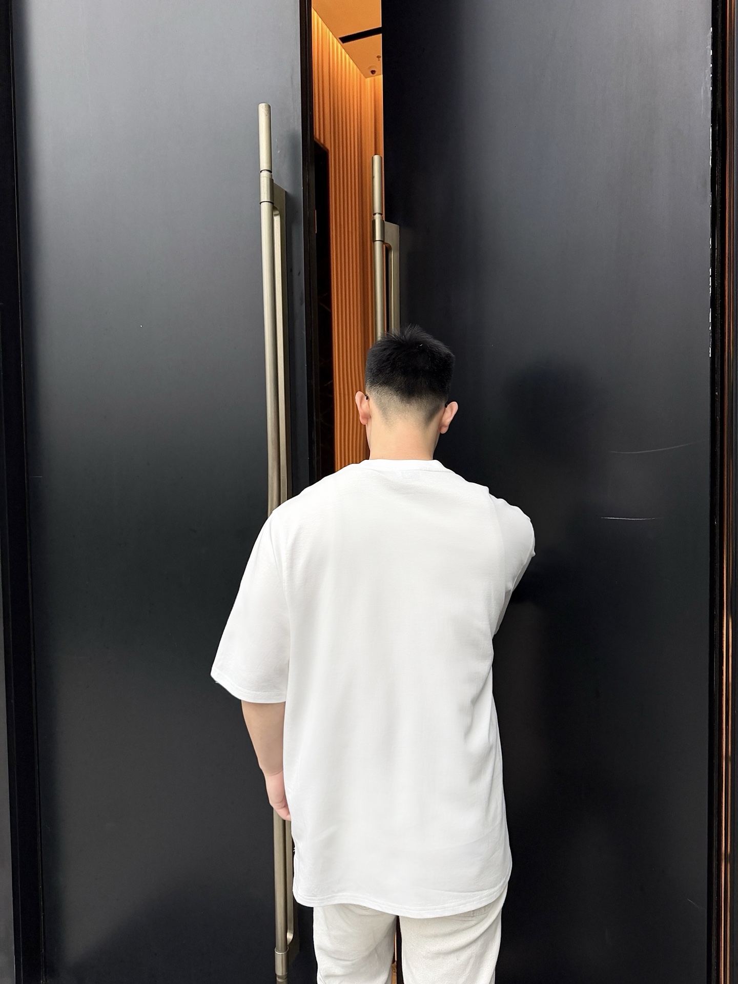 🔝HERMES愛瑪仕 真皮H字貼片短袖T恤正品購入，21支洗後維斯棉190克，1*1羅紋230克，面料拼接，模板刺繡，定制1：1真皮皮標，定制1：1商標，寬松版型
B Size：S-XL