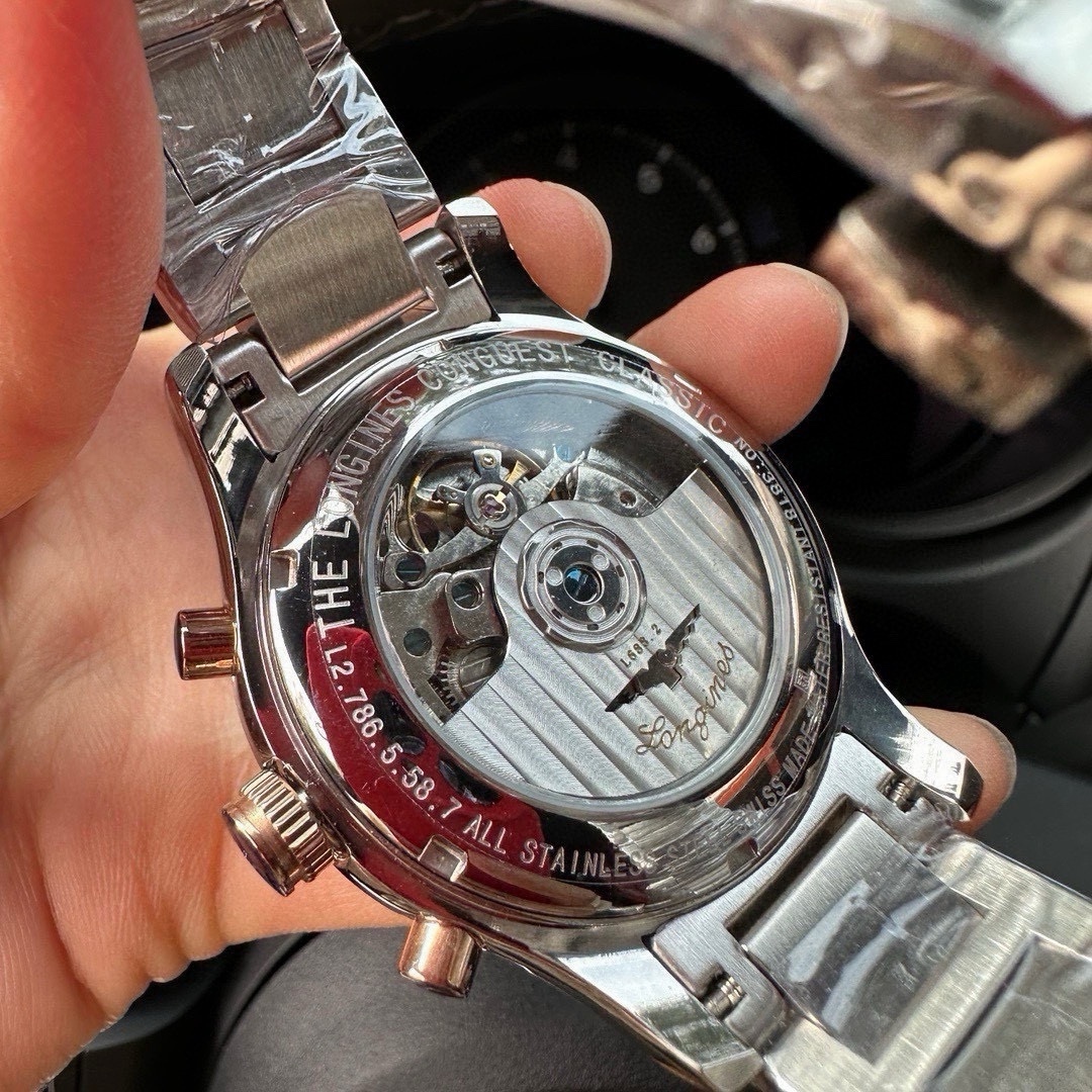 
品牌：浪琴
系列：康鉑（1:1復刻）
機芯：獨家訂制 上海9系全自動機械機芯 升級改良版 技術成熟 十分穩定 
表殼材質：316L精鋼 CNC數控雕刻 超精密 
字面：F廠首次使用Super-LumiNoVa夜光塗層 夜光效果十分凸顯
表徑：42MM 厚度11MM
產品等級：超A
玻璃：抗磨損藍寶石水晶鏡面，塗有多層防反光塗層
皮帶扣：三重折疊式安全表扣與按壓式開啓🔛裝置（正品一致）
錶帶：意大利進口皮帶 （舒適耐用）