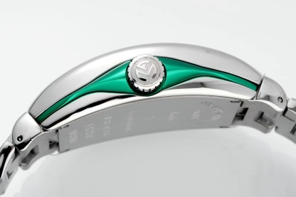 ABF 最高品質 綠遊艇 新款到貨 Franck Muller 法蘭克穆勒 Vanguard Yachting V45遊艇系列 44x54 mm
1.表殼100%原版開模 特別是三明治結構表殼 中間內側 藍色的側槽和把頭位置凸出來的藍色耳位 更是使表殼的製作過程更加困難 然後歷時10個多月經過多次初版校對 終於研發製作成功 完全採用316精鋼製作 而非市場低成本的塑膠模具 
2.本版本V45綠色遊艇字面 真法郎字丁 都是採用原裝1：1高度的數字凹邊內法郎烤真丁 成本高 製作複雜 良品率低 字面下層有放大鏡