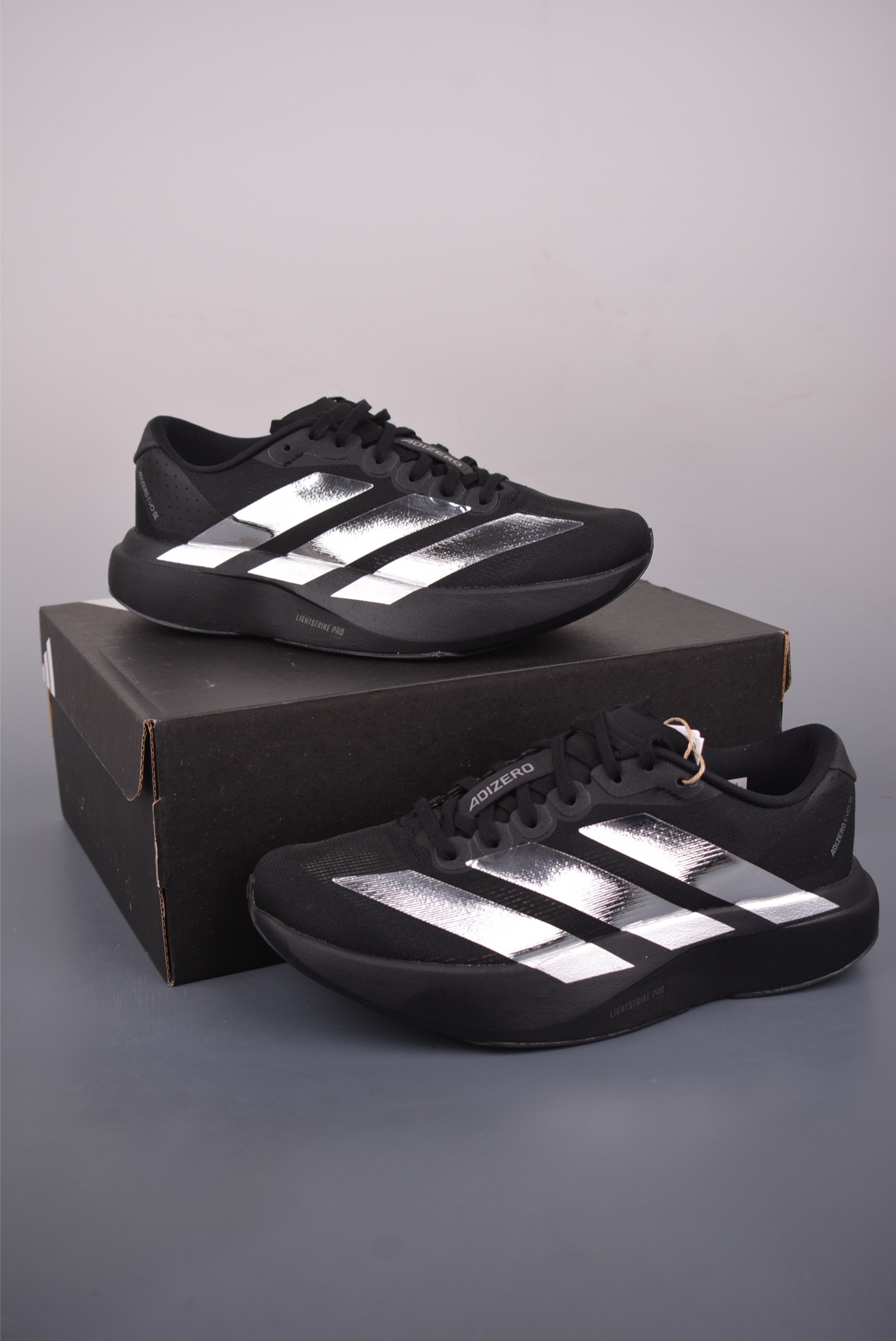 Adidas Adizero Evo SL M
阿迪超輕透氣緩震跑鞋  
官方貨號: KJ13653137
尺碼：39 40 40.5 41 42 42.5 43 44 45 46
