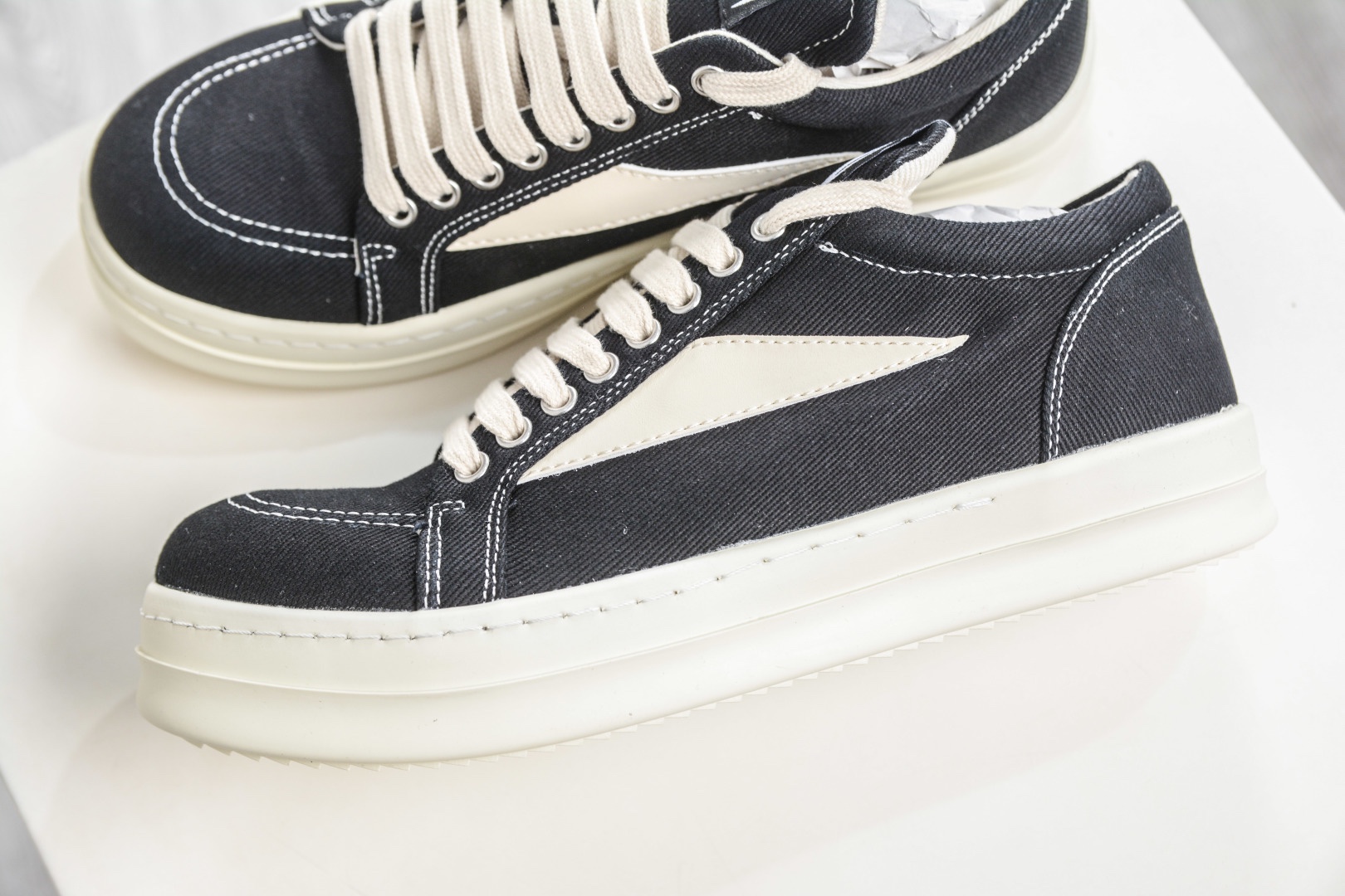 RICK OWENS/RO Hollywood 歐文斯 圓頭系帶低幫板鞋 
尺碼:35 36 37 38 39 40 41 42 43 44 45