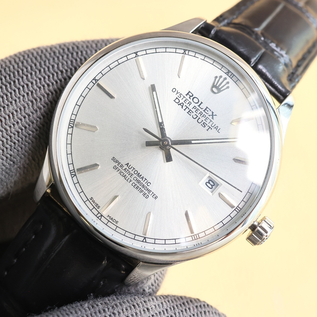 
最新爆款主推☄️☄️ 勞力士【ROLEX】男士腕表 採用獨特的錶盤設計 搭配而來的是更高檔奢華的勞力士🪐， 初識勞力士必憧憬有朝一日能擁有它，戴上勞力士必順風順水必發達，你值得擁有，歡迎評鑒！！
機芯：搭配全新進口8215西鐵城（零返修） 尺寸：40🥇 鏡面：藍寶石玻璃永不刮花 材質：316L精鋼表殼 動力：儲存48小時 防水深度：100米🥈 🥉意大利小牛皮帶，原裝針扣！