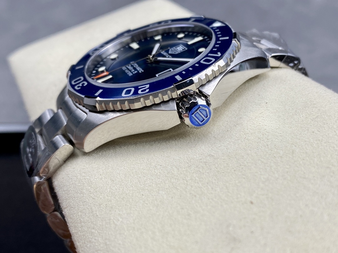 TAR年末巨獻——超級泰格豪雅系列腕表，正裝休閒兩不誤、小眾而不平庸、穩重而不失靈動，通勤的最佳首選腕表。全系均採用原裝數據打造、配件可以和原廠互換，頂級打磨 超強夜光 防水性能高達100米，超原單品質 誠意滿滿 並搭載原裝sw200機芯，歡迎品鑒！