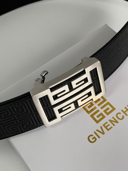 【紀梵希】新款男士 頭層小牛皮黑色壓花腰帶，內襯荔枝紋底，寬38毫米.搭配不鏽鋼經典4G自動扣.商務服裝造型的完美搭配。永恆經典！