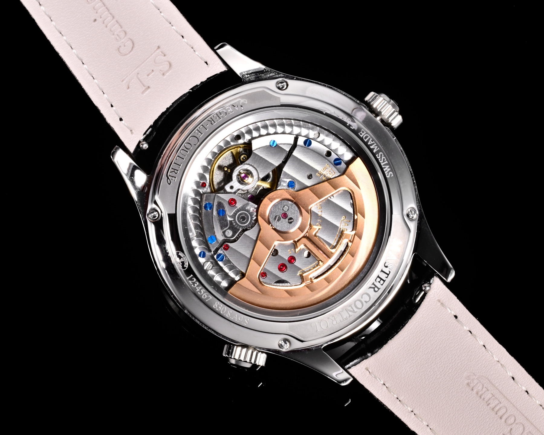 V+ Factory出品
【市場最高版本】JL積家 各路大咖都叫它大醜 其實賦予的是極高贊美 論品味與外觀 在鐘錶界有著舉足輕重的地位 戴出去怎麼都是長臉 各種彰顯品味 Master 地理學家大師系列 Q1428421 復刻版全新升級 多功能腕表 升級Cal.939A機芯 打磨效果更近原裝 升級軸 自動陀為玫金邊 字面紋路清晰 功能：日期顯示 雙時區 動力儲備顯示 316L精鋼  直徑42mm  原裝折疊扣！V+ Factory匠心之作 值得你擁有！